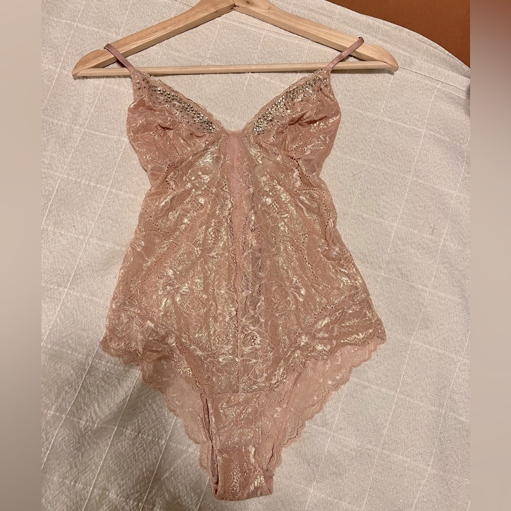 Stunning Victoria’s Secret bodysuit